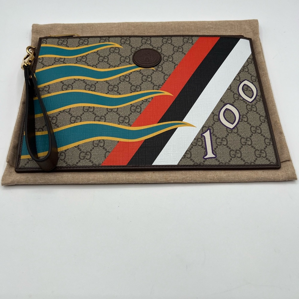 Gucci GG Supreme 100 geometric clutch